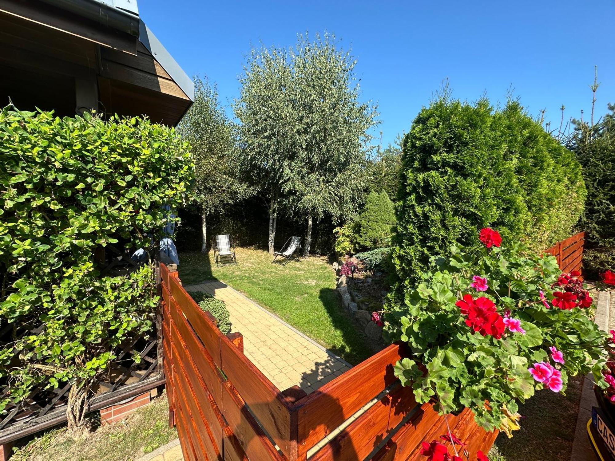 Caloroczne Domki Nad Morzem I Jeziorem Jezierzany Bagian luar foto